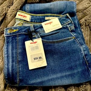 NWT Wrangler Kick Flare Size 12/31